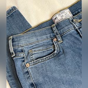 FREE PEOPLE Distressed Size 27 Jean